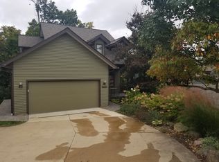 6767 Windward Hills Dr, Brecksville, OH 44141
