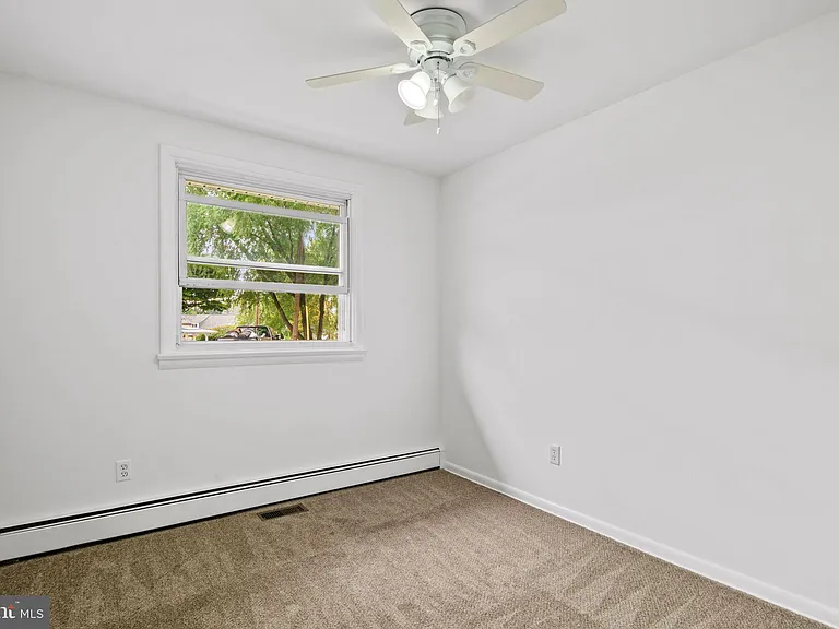 190 Maple Ave — Photo 14