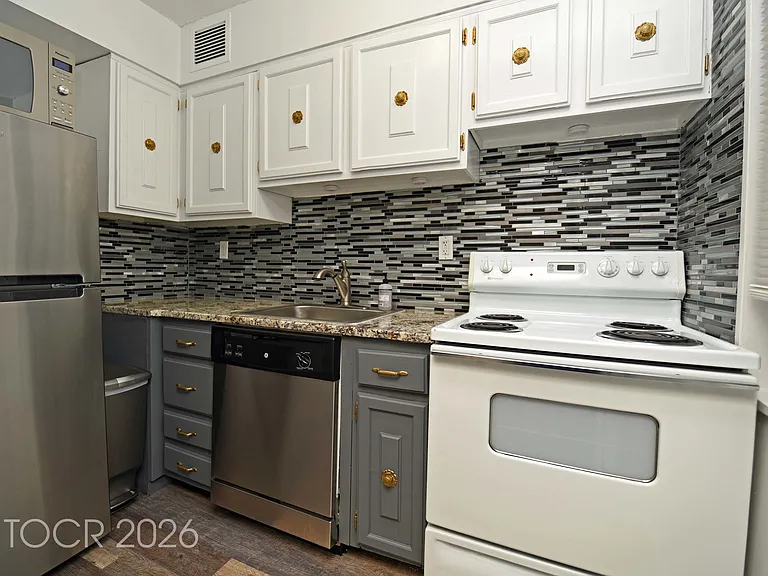 160 Overlook Ave #3E2 — Photo 9