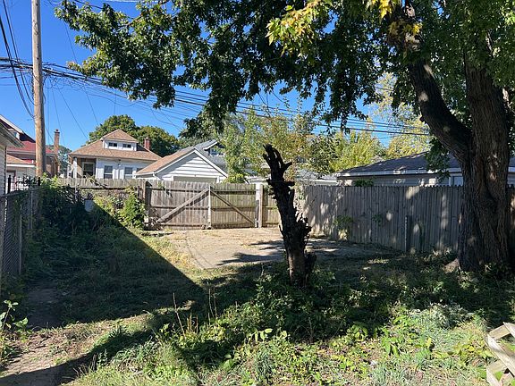 4th image of 7526 S Honore St