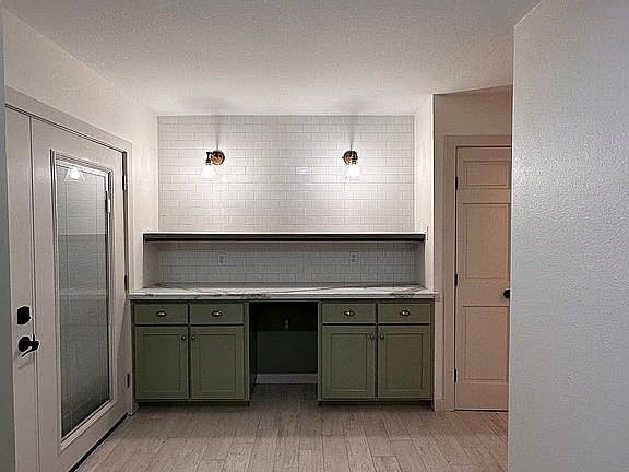3rd image of 906 W Harald St