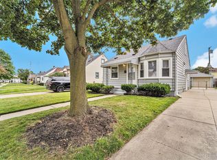 1077 Mulberry St, Wyandotte, MI 48192