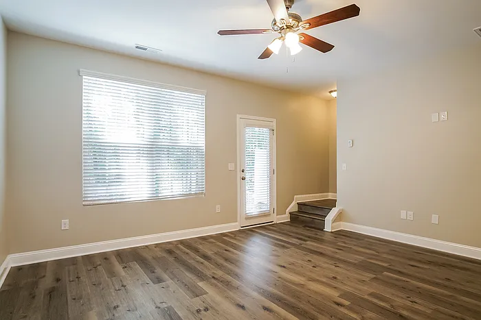 4 bed, 3.0 bath, 1633 sqft, $2,075 — Photo 2