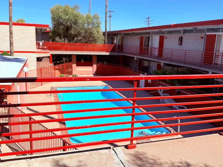 BROADWAY APARTMENTS — Photo 31