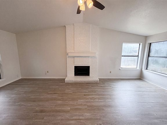 3rd image of 1319 Oak Run Dr
