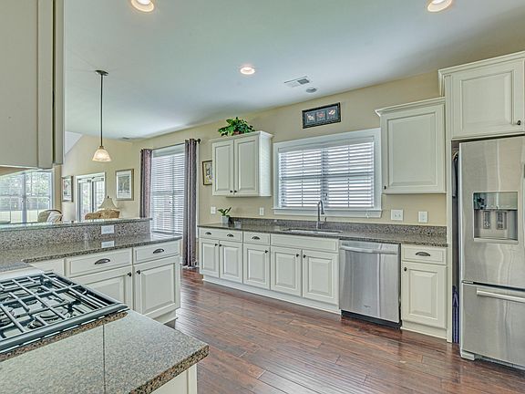 4th image of 325 Silver Cypress Cir