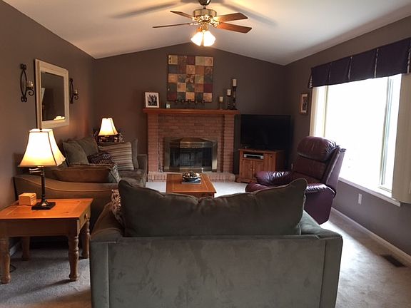 3rd image of 5900 Birch Ct