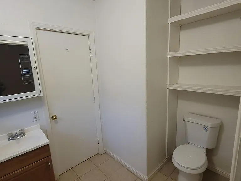 424 Bay St — Photo 11