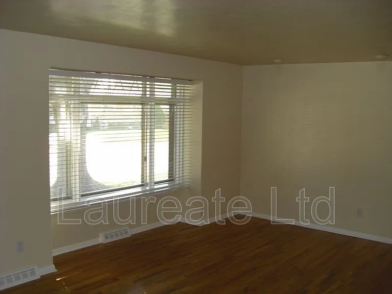3344 S Elmira Ct — Photo 2