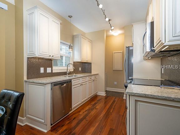 3rd image of 67 Summerfield Ct APT 613