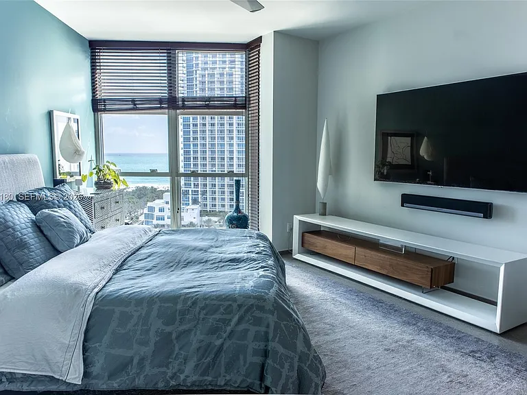 300 S Pointe Dr #1502 — Photo 12