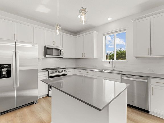 4th image of 501 Madelines Meadow Ln