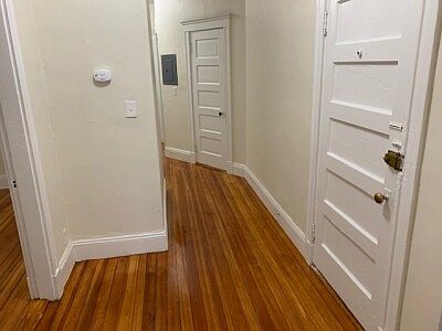 3rd image of 19 Mount Hood Rd APT 4