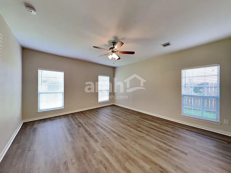 501 Falcon Lake Dr — Photo 10