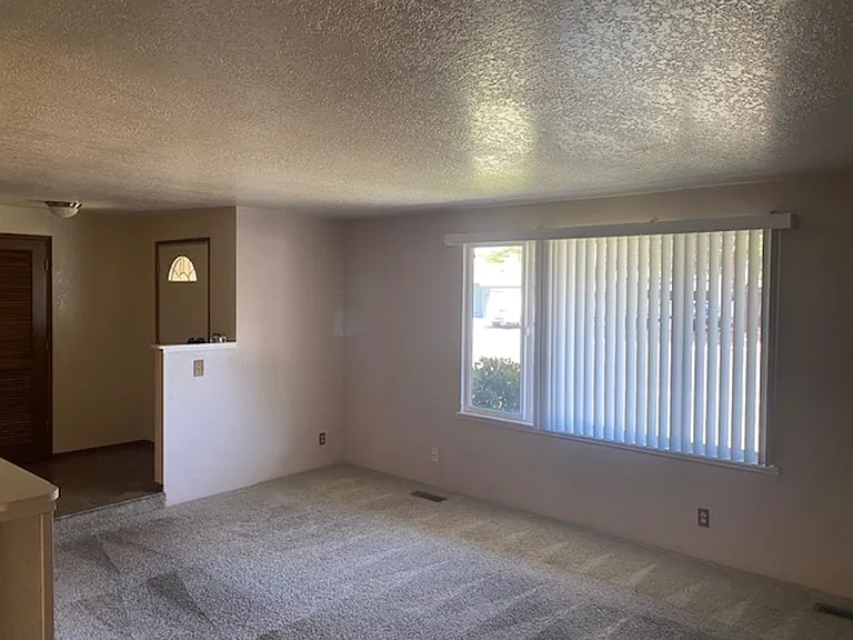 680 Malabar Dr — Photo 5