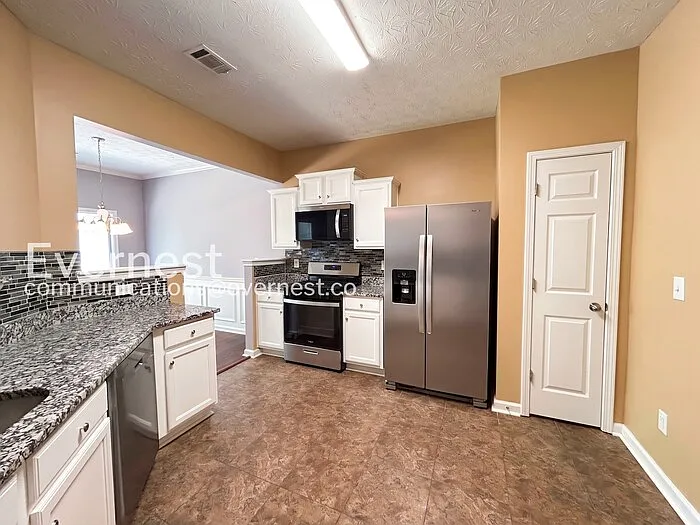 Building Photo - 729 Mountain Laurel Dr