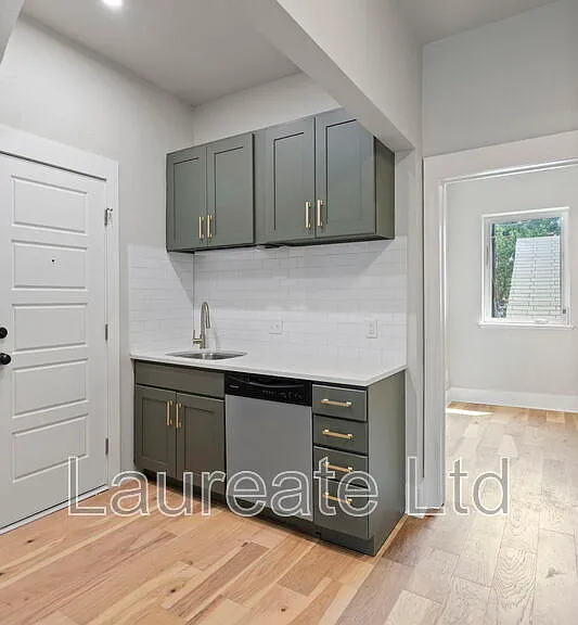 88 N Washington St #5 — Photo 8