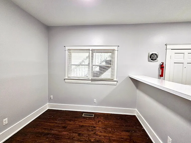 1406 S. 1st Street — Photo 13