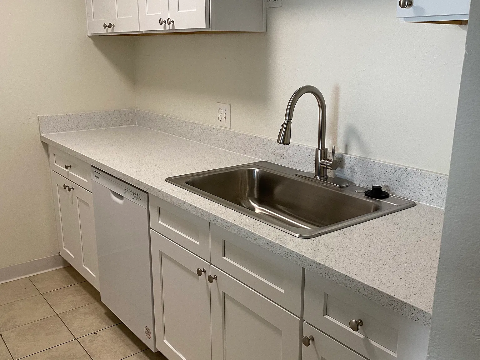 2 bed, 972 sqft, $3,200 — Photo 3