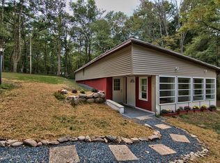 104 Oldstone Dr, Stroudsburg, PA 18360