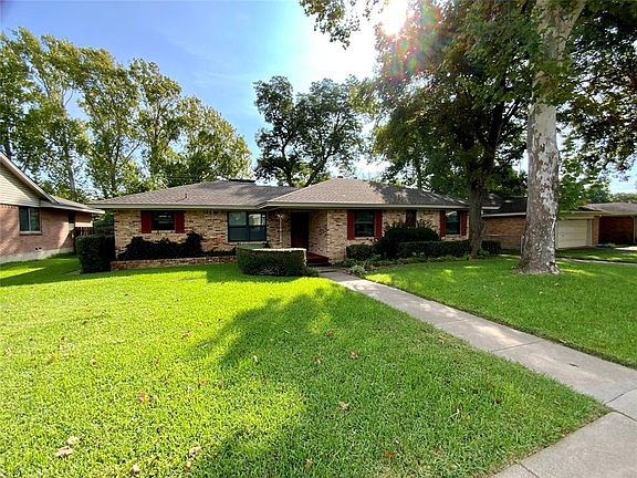 3rd image of 3218 Pecan Ln