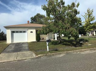 2 Santa Fe Ct, Toms River, NJ 08757