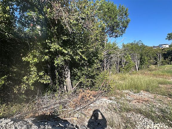 2nd image of 2523 Lakeridge Dr