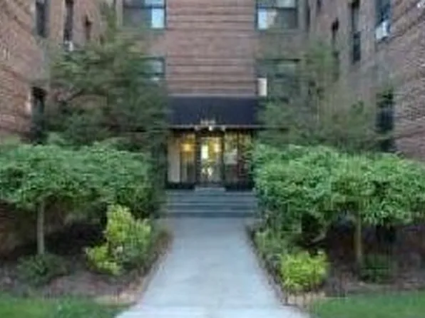 2209 Knapp Street image 1 of 6