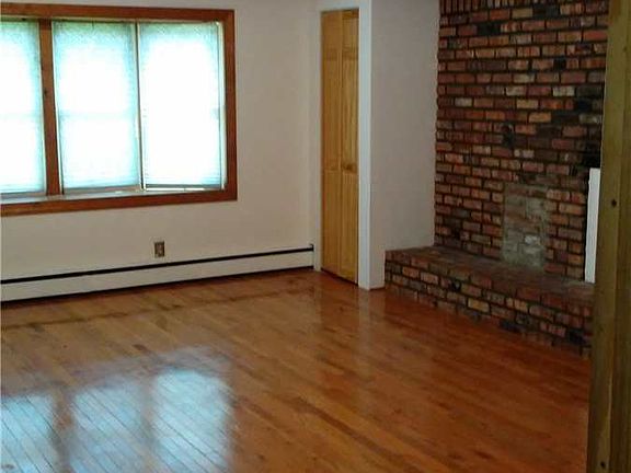 4th image of 32 Dale Dr