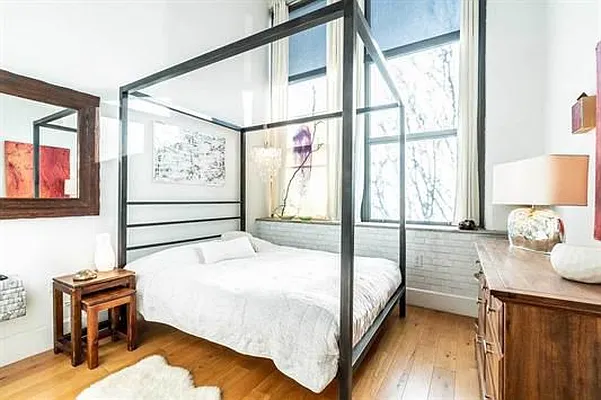Sold by Nestseekers | media 4