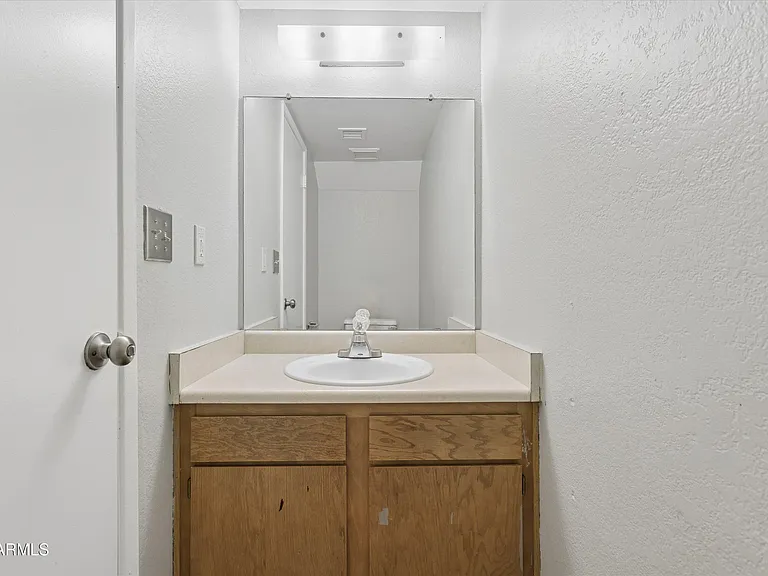 407 E Pecan Rd — Photo 13