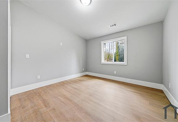 3rd image of 4595 Sahara Dr SW