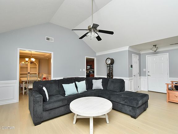 5th image of 114 Roxbury Dr