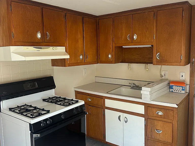 28-30 Florence Ave #4 — Photo 6
