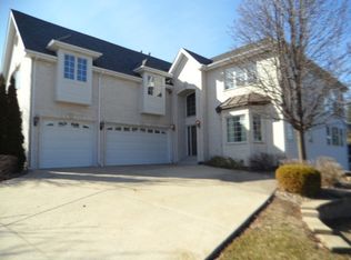228 Kacie Ct, Westmont, IL 60559