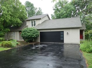 15 Valewood Run, Penfield, NY 14526