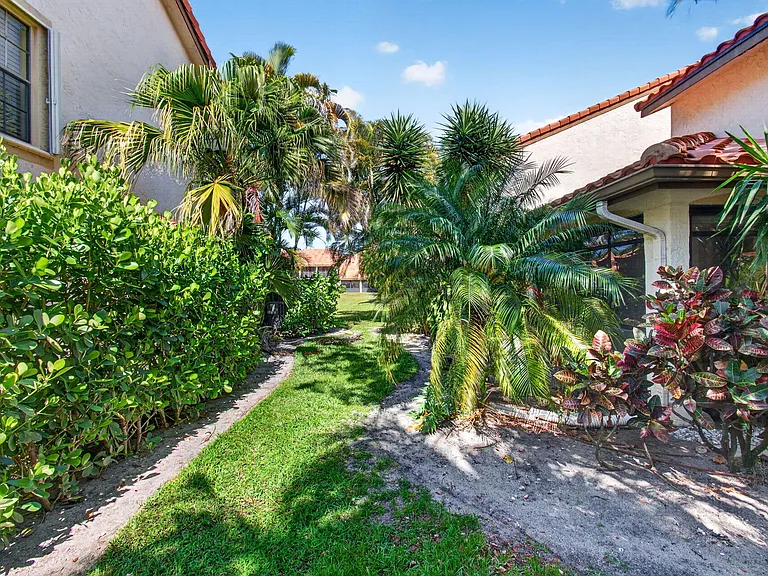 7865 La Mirada Dr — Photo 60