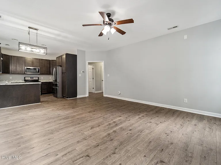 138 Briar Hollow Dr — Photo 5