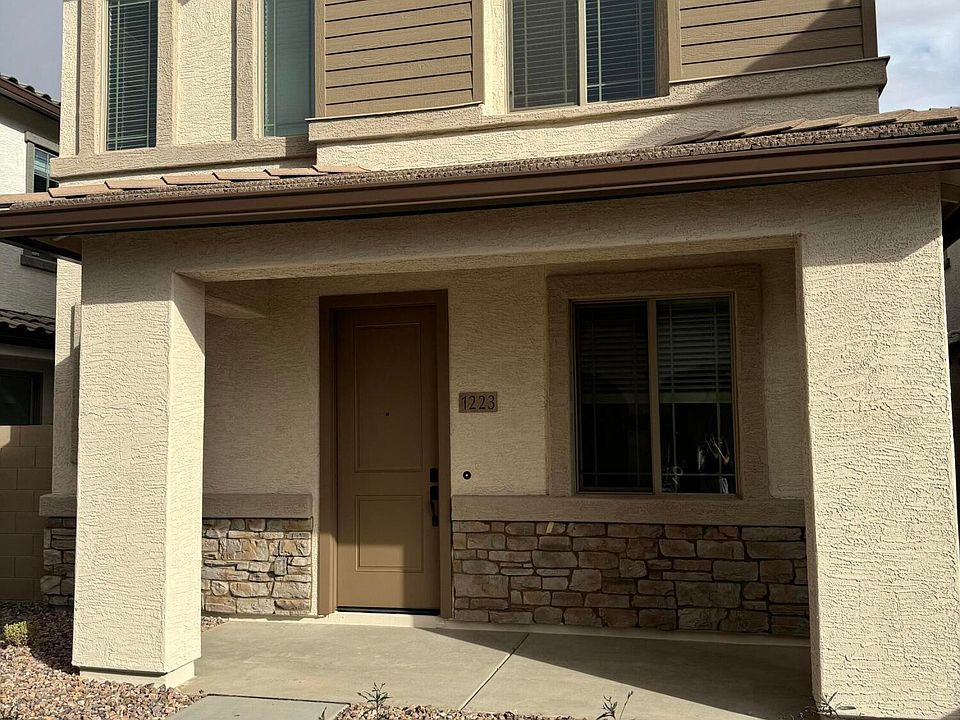 1st image of 1223 W Sparrow Drive