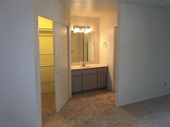 5th image of 4517 Trowbridge Ln