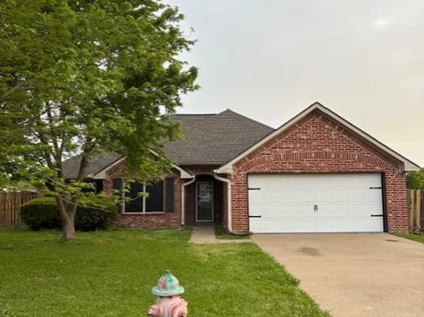 1157 N 3rd St, Wills Point, TX 75169