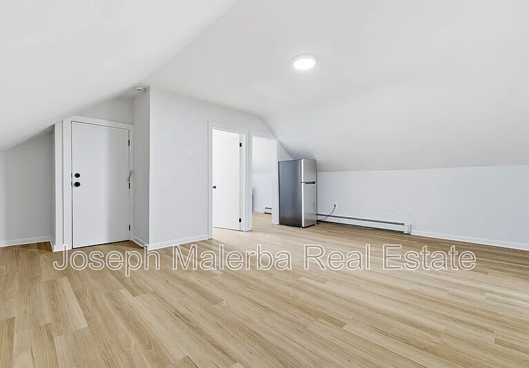 848 Bank St — Photo 6