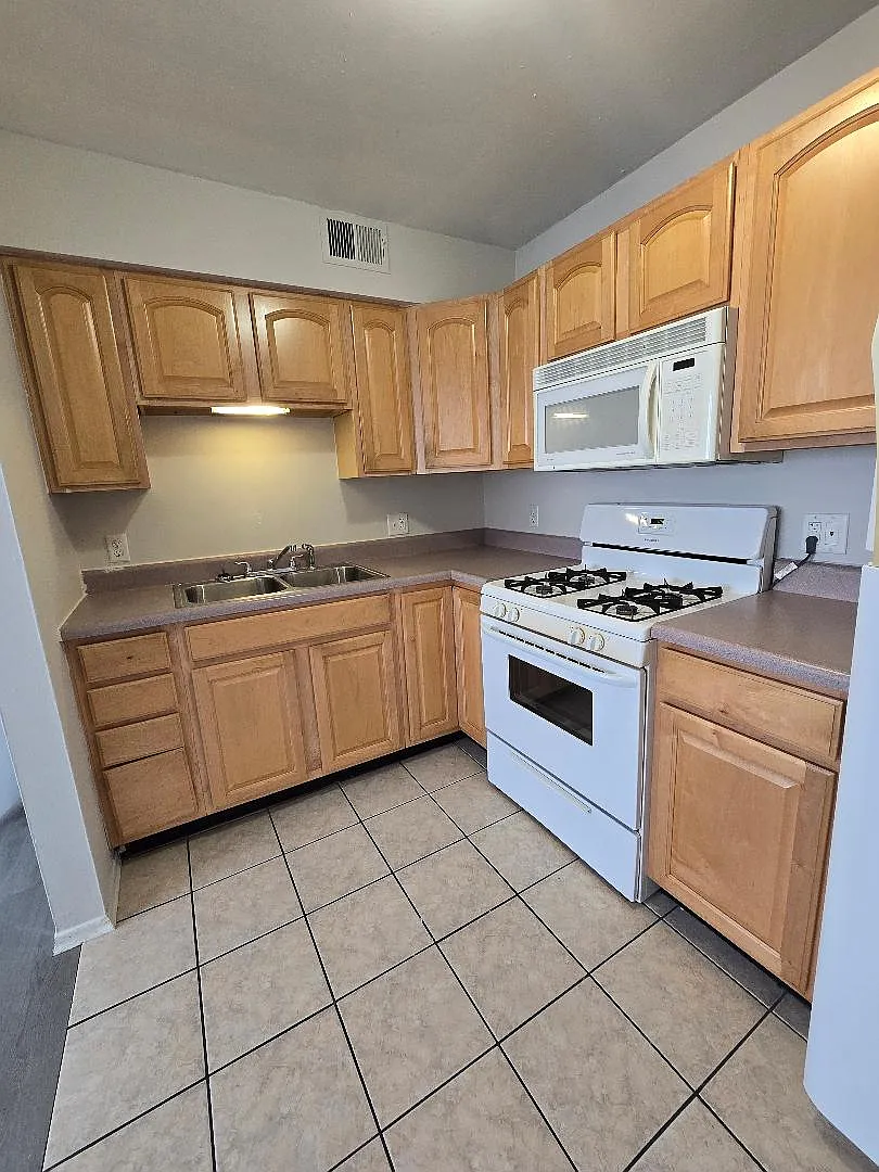 9932 Madaford Ln photo 1