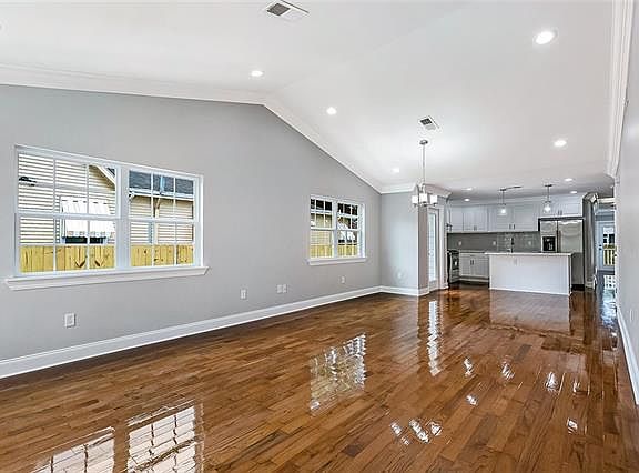 4th image of 5162 Arts St