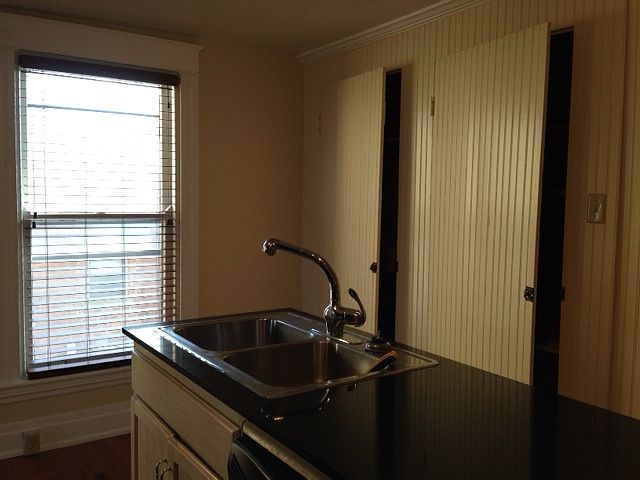 great kitchen, lots of light