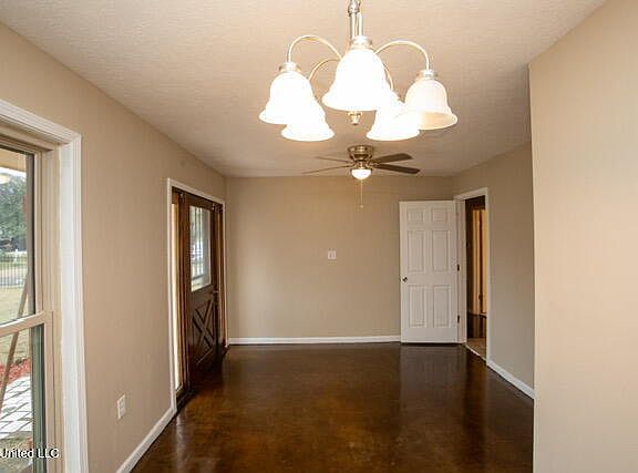 3rd image of 3725 Thomas Jefferson Rd