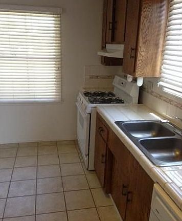 3rd image of 7921 Fallbrook Ave