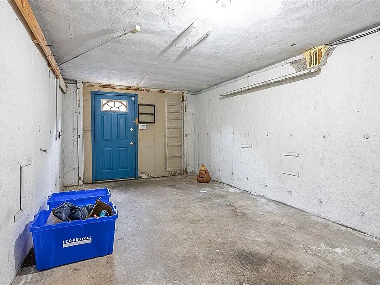 16 Westwood Rd — Photo 17