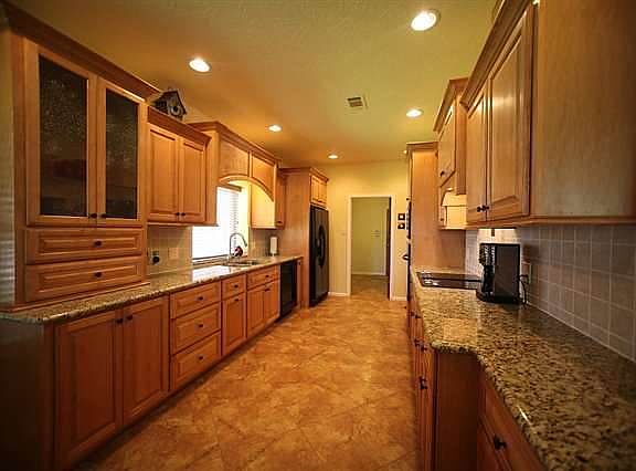 4th image of 4670 Littlefield St