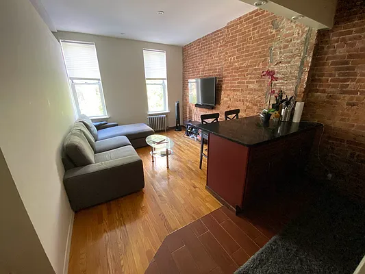 Rented by Bond New York | media 25